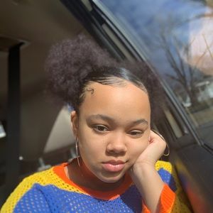 Meet your Posher, Alexis